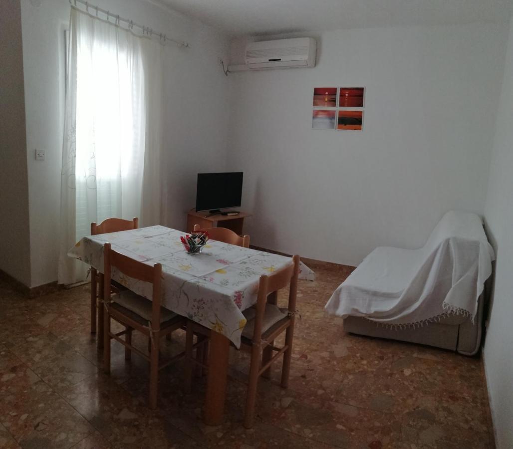 Apartments Vini And Ivana Sućuraj Dış mekan fotoğraf