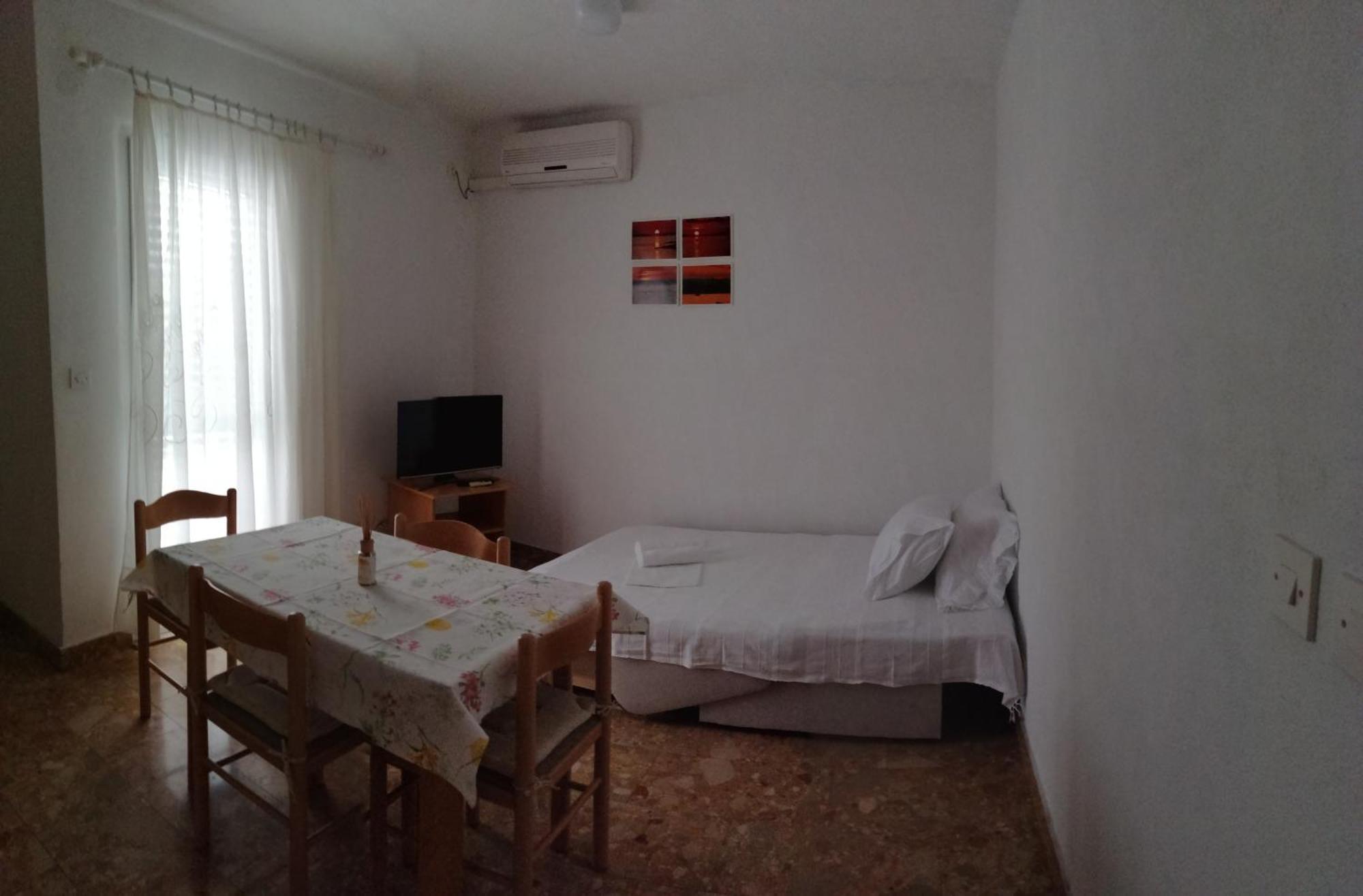 Apartments Vini And Ivana Sućuraj Oda fotoğraf