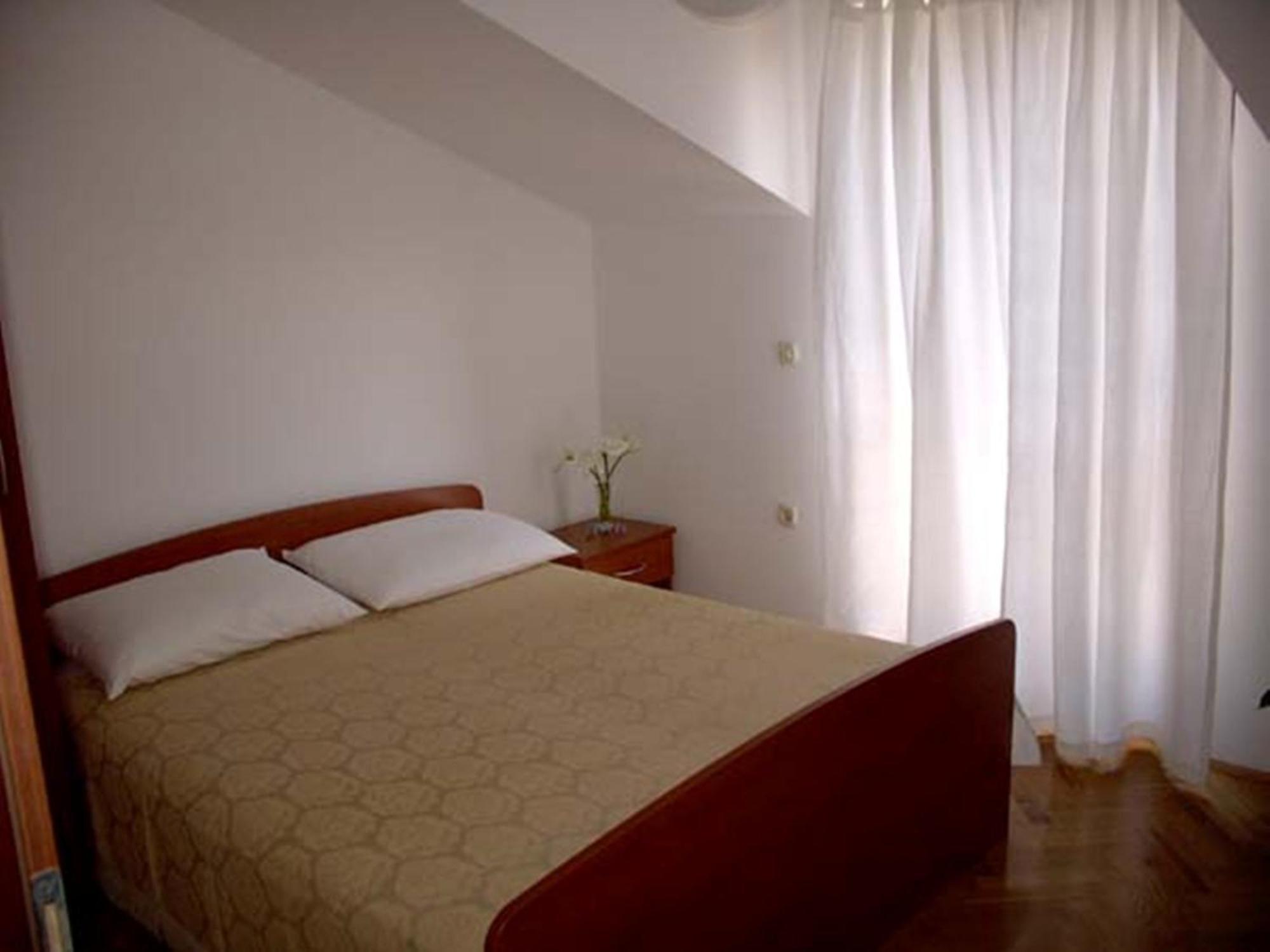 Apartments Vini And Ivana Sućuraj Oda fotoğraf
